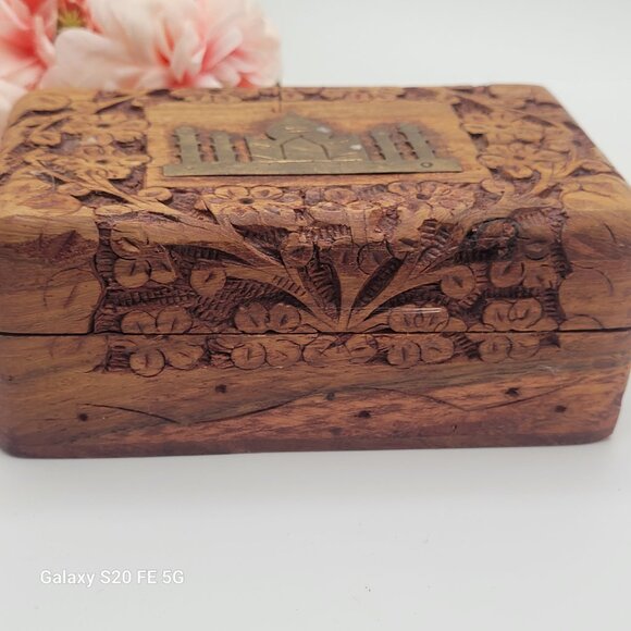 Vintage Hand Carved Wood Trinket Box With Brass Taj Mahal - Picture 6 of 16